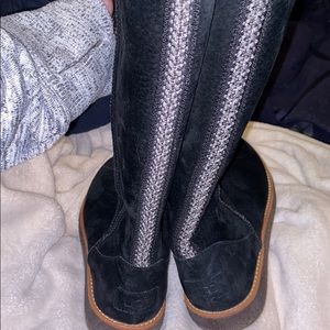 Black suede ugg boot with detail